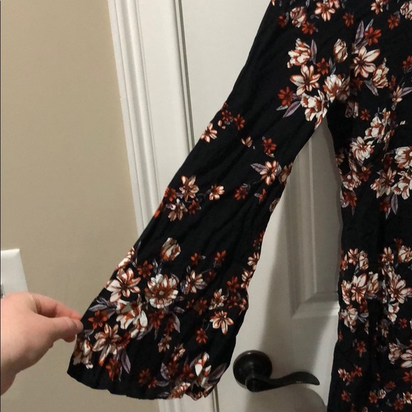 Bell Sleeve Dress - Picture 6 of 7